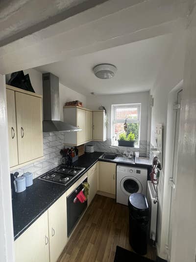 Spacious Attic Room in Hillsborough Main Photo