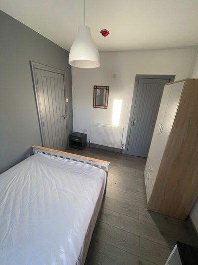 Ensuite Room - Central Reading  Main Photo