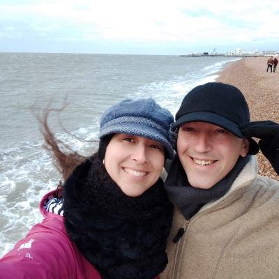 Professional couple relocating seeking double room Main Photo