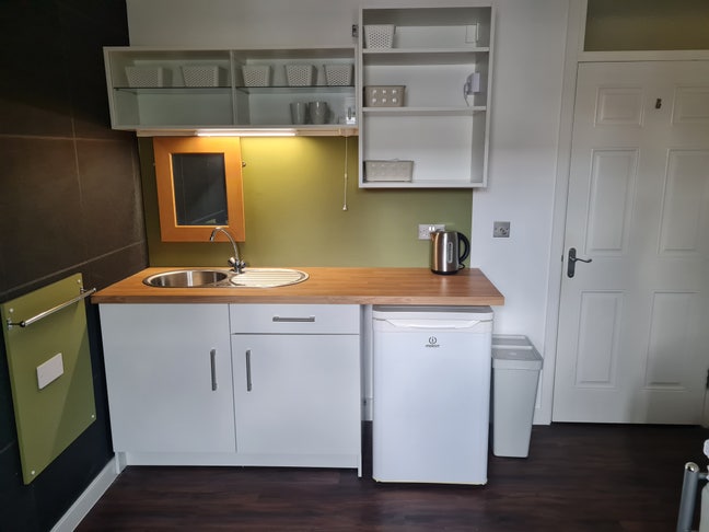 Large single room with kitchenette  Main Photo