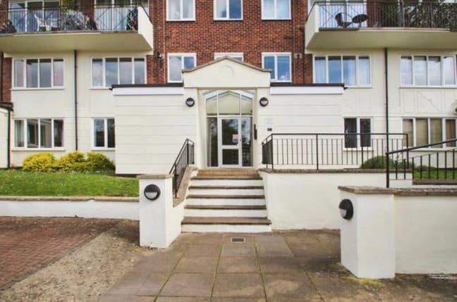 2 Bed flat to rent Main Photo
