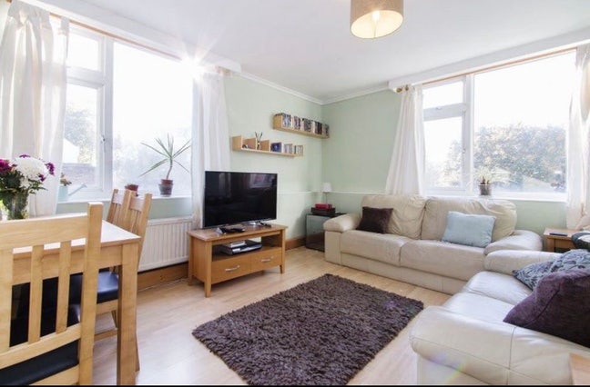 Bright Double Room - 5 min walk to Brick Lane   Main Photo