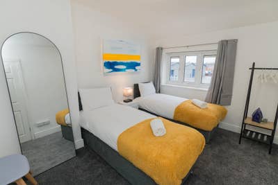 Contractor House | 3BD Wolverhampton | &pound;750/wk Main Photo
