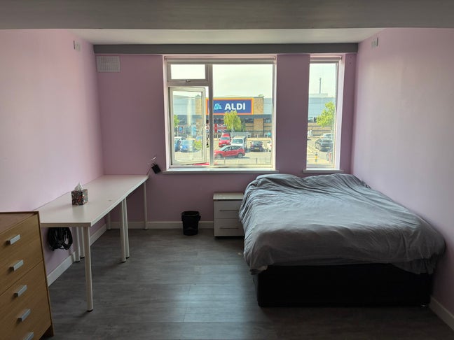 17sqm huge double - All bills Inc Main Photo