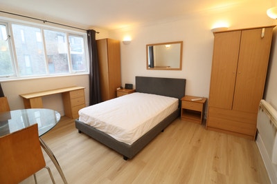 Modern Top Rooms - E1 - On The Way To Aldgate -  Main Photo