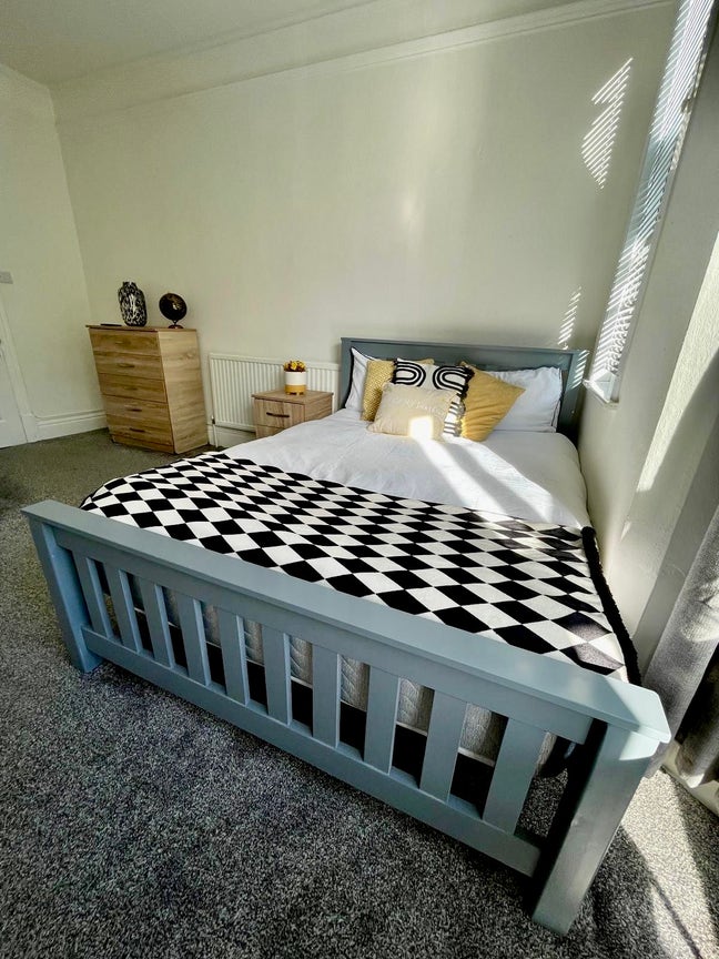 Spacious Ensuite Available.- All Bills Inc Main Photo