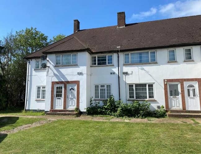 Two Bed & Two Bath  Ground Floor Apt in Tolworth Main Photo