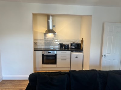 Bright Single Room To Rent-Beachside flat on Marga Main Photo