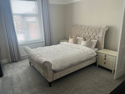 Large double room in quiet house  Main Photo