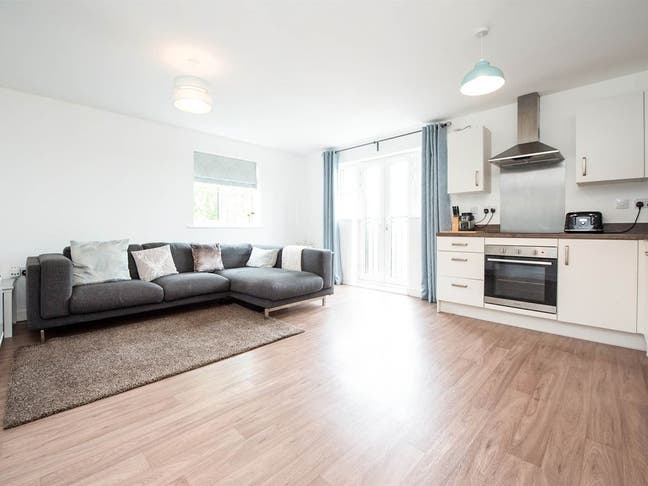 2 Bed Flat, Near Grays Station, RM17 Main Photo