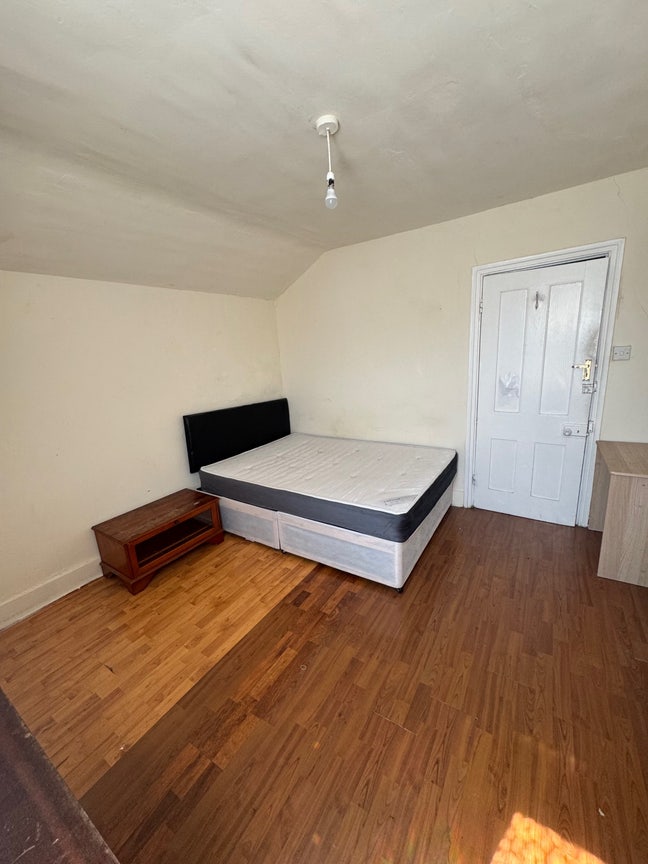Double room house share Croydon  Main Photo
