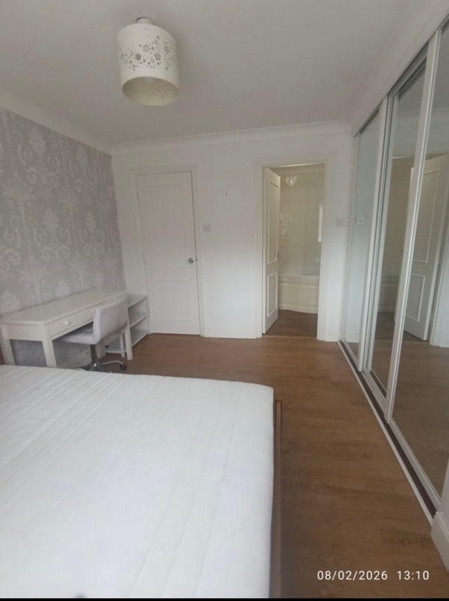 En-suite room in Purley centre just next to Tesco  Main Photo