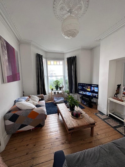 Double Room in Large Victorian House Main Photo