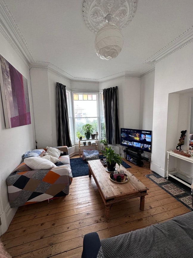 Double Room in Large Victorian House Main Photo