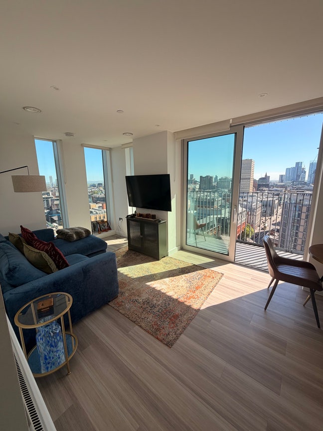 Double Room available - stunning city centre flat Main Photo