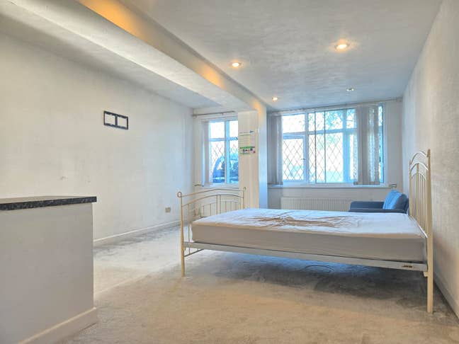 Studio Flat to Rent – Cheadle – &pound;700/month Main Photo