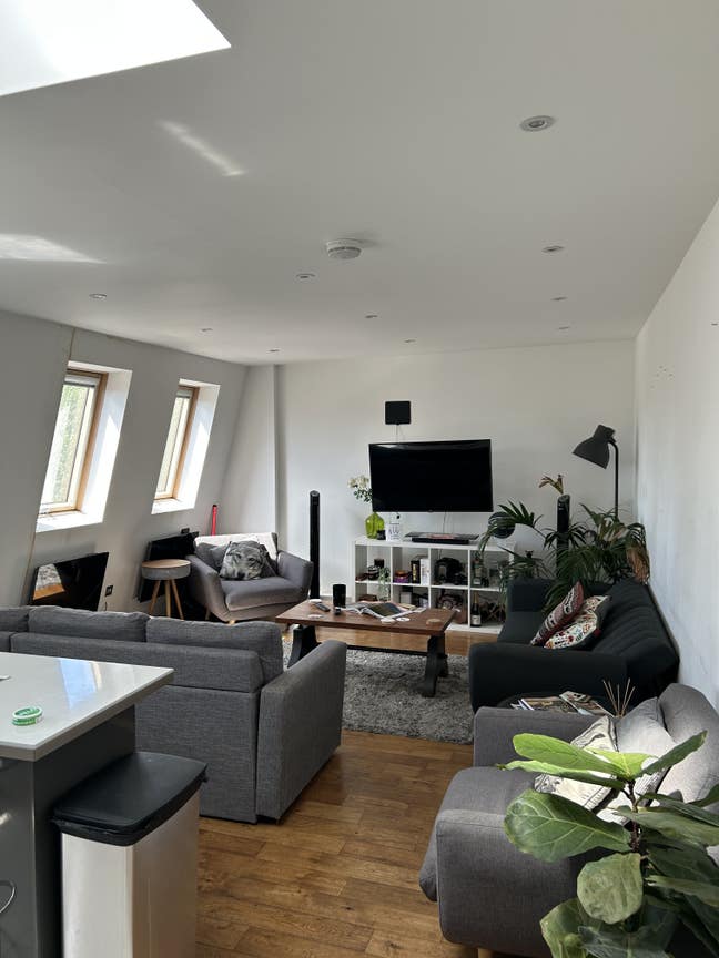 2 Bed Flat - Clapham Junction Main Photo