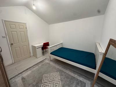 One-Bedroom Flat Available in IG11 0UD- &pound;1,300PCM Main Photo