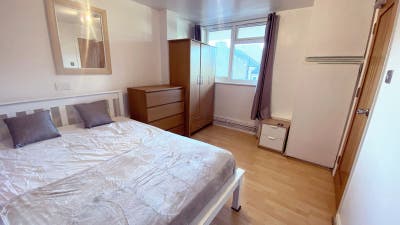Large Double room in Roehampton zone 2 (5) Main Photo