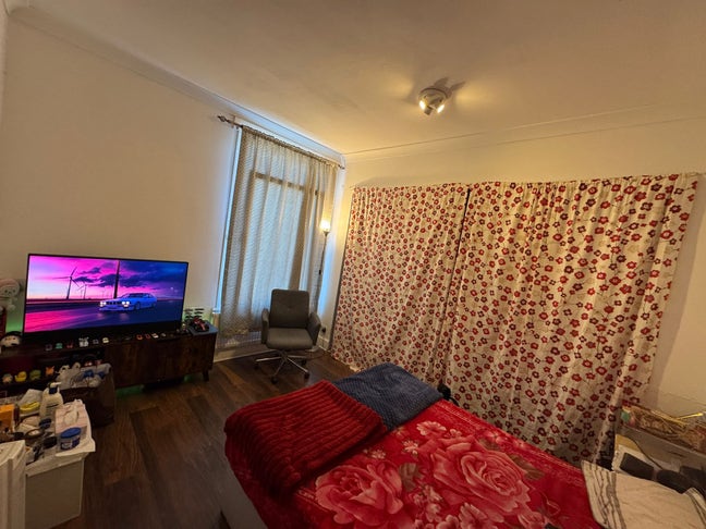 1 Boy Space in Double room Main Photo