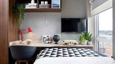2026/2027 room in 2 bed studio, the student castle Main Photo