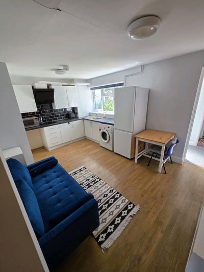 One Bedroom Flat, Three Bridges (Includes bills) Main Photo