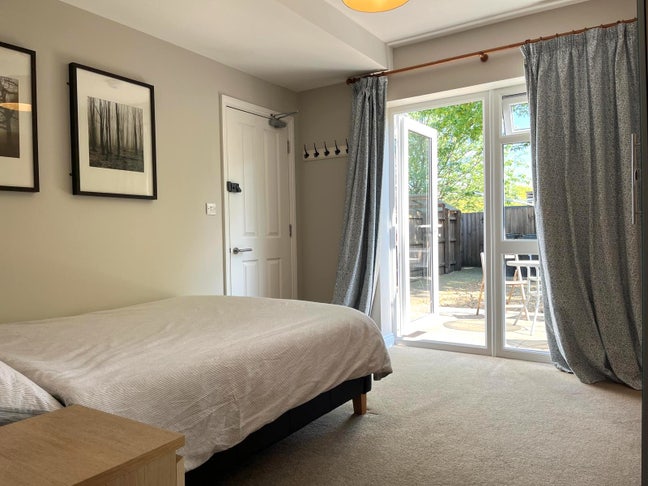 En-Suite Double Room Close to City Centre Main Photo