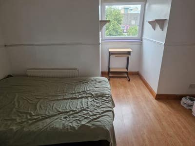 Large Room available immediately - EH6 Main Photo