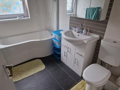 Large Room available immediately - EH6 Main Photo