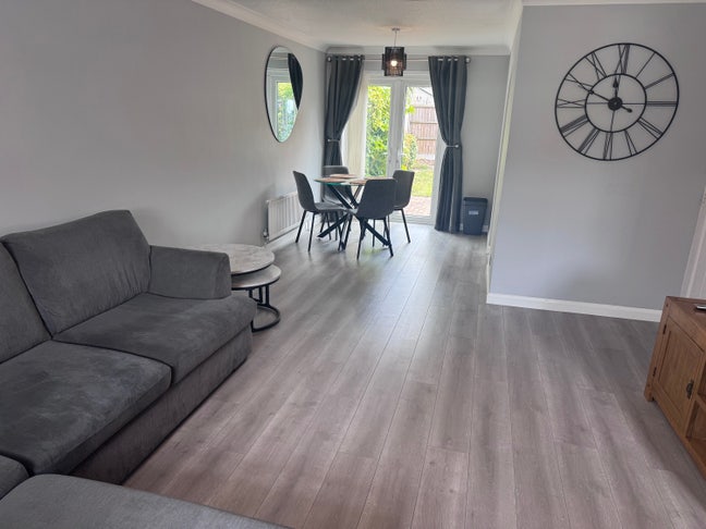 Modern double room in a newly refurbished house Main Photo