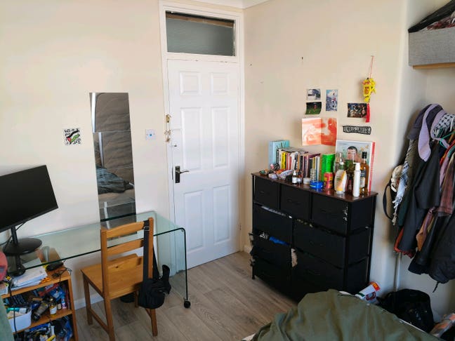 Lovely double room in shared flat in Oval 💐 Main Photo