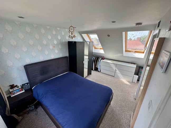 Spacious Ensuite Room Near Morden Main Photo