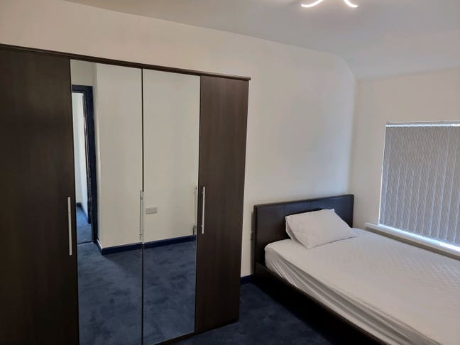  *Bills Included - Room to Let* Main Photo