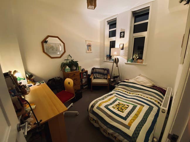 Single room available in central Colegate flat Main Photo