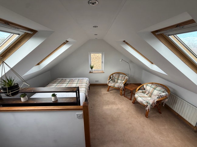 Large Loft Room available, 5min walk to Station  Main Photo