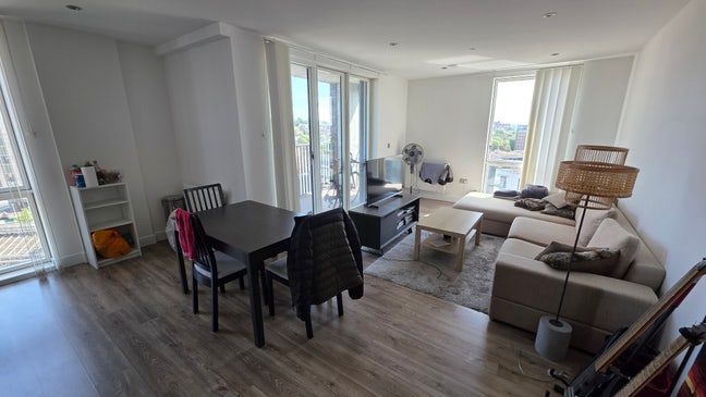 Large double ensuite -available 18/07 Main Photo