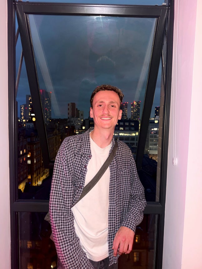 Easygoing, social, tidy marketing professional Main Photo