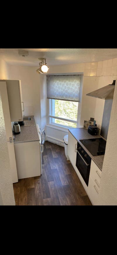 Two (large) bedroomed flat with separate kitchen a Main Photo