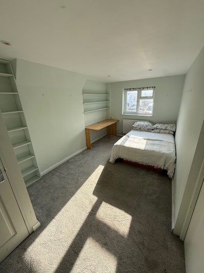 Double bedroom with private shower and toilet  Main Photo