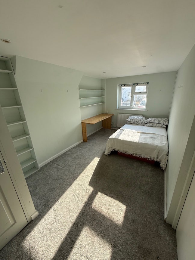 Double bedroom with private shower and toilet  Main Photo