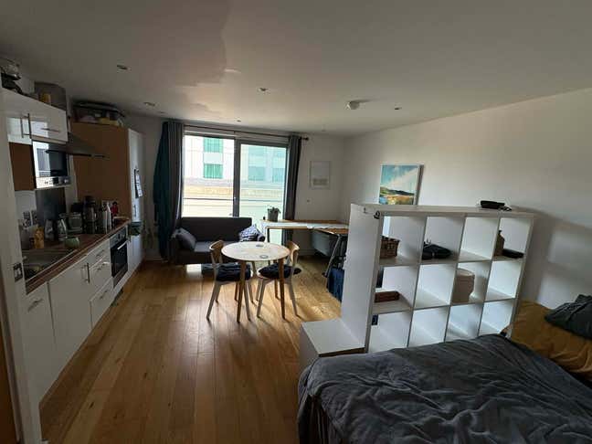 City centre studio apartment to rent  Main Photo