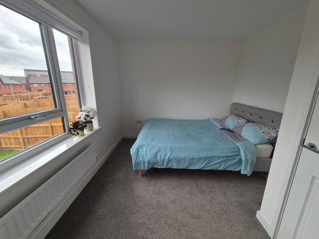 Spacious room in a new-build 3-bedroom townhouse  Main Photo