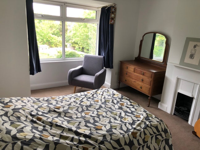 Double bedroom in shared house Main Photo