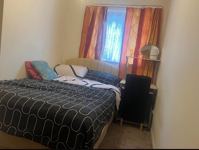 Room in a 3 bedroom House in Wolverhampton  Main Photo