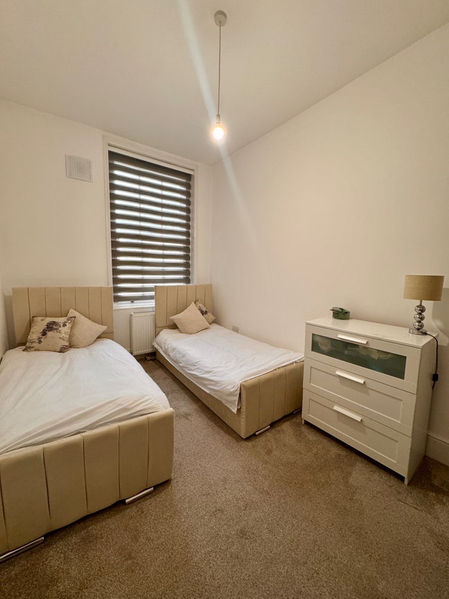 Bright and Clean room  Main Photo