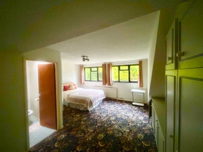 Loft room to rent Main Photo