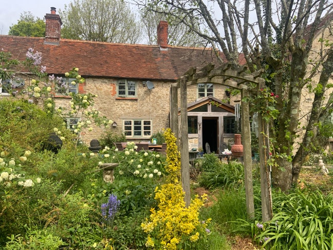 Furnished double room in 4 bed large stone house Main Photo