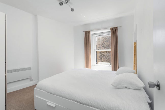 Room in lovely 2 bed flat in Leith ❀ Main Photo