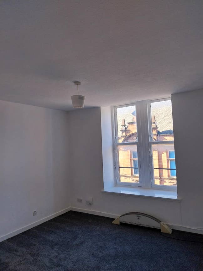 2 bedroom top floor flat for rent Main Photo