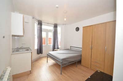 Large ensuite room in the heart of Catford  Main Photo